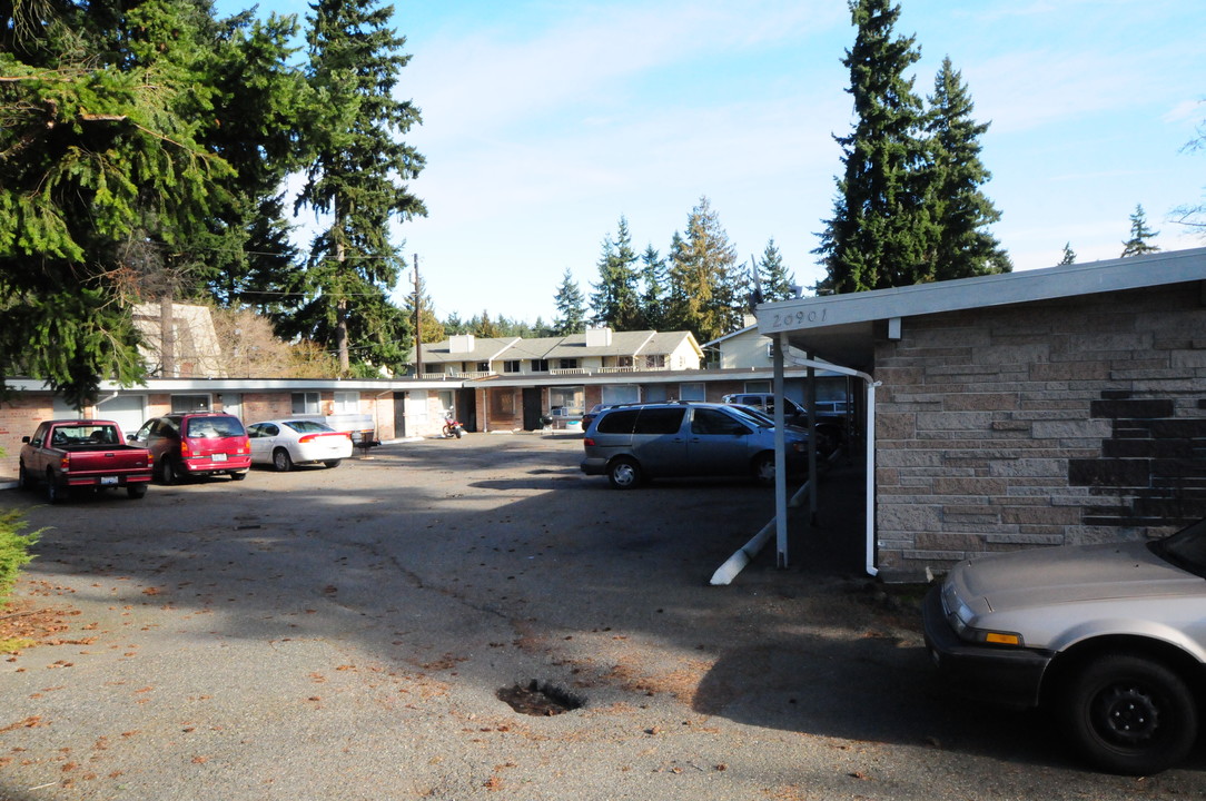 Evergreen Apartments in Edmonds, WA - Building Photo