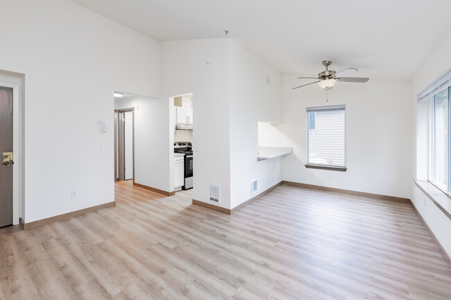 English Gardens Apartments in Burien, WA - Building Photo - Interior Photo