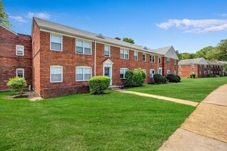 Essex Village & Marlyn Gardens Apartments in Essex, MD - Foto de edificio - Building Photo