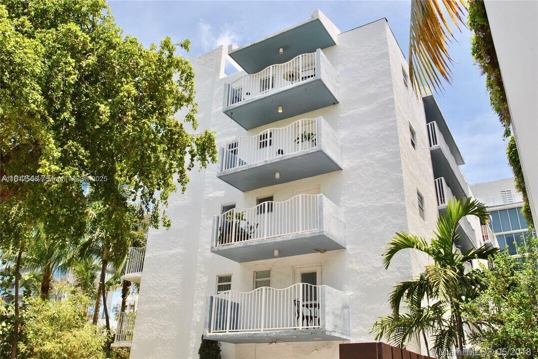 61 Collins Ct in Miami Beach, FL - Building Photo