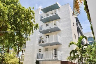 61 Collins Ave in Miami Beach, FL - Building Photo - Building Photo