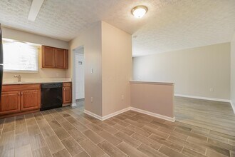 6560 Benjamin Dr in Reynoldsburg, OH - Building Photo - Building Photo