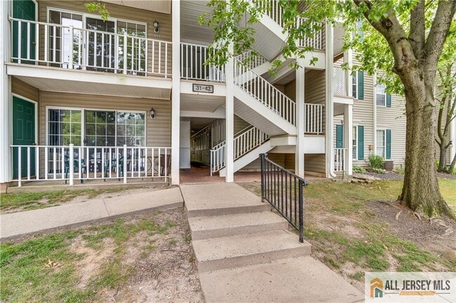 35 Brighton Way in North Brunswick, NJ - Building Photo - Building Photo