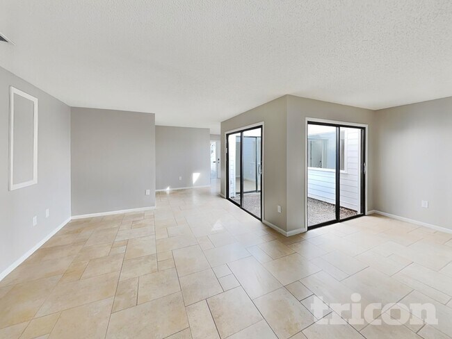 4387 Pasadena Cir in Sarasota, FL - Building Photo - Building Photo