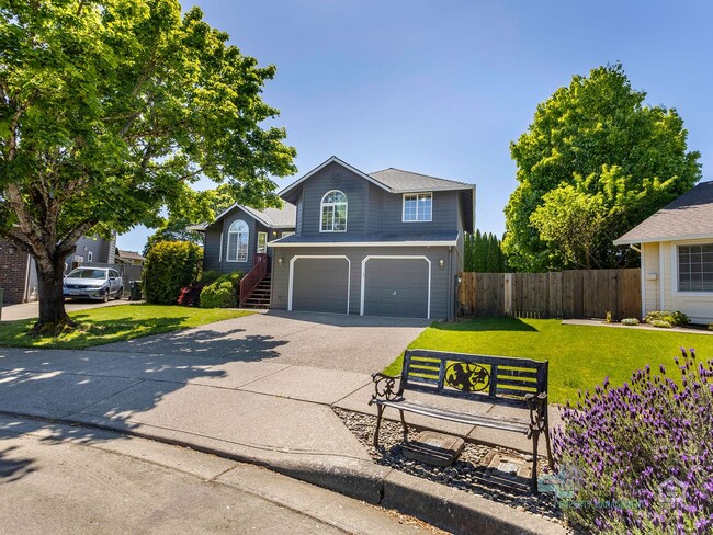 276 NE Tralee Ct in Hillsboro, OR - Building Photo - Building Photo