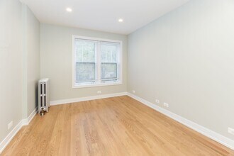 429 W Surf St, Unit 1A in Chicago, IL - Foto de edificio - Building Photo