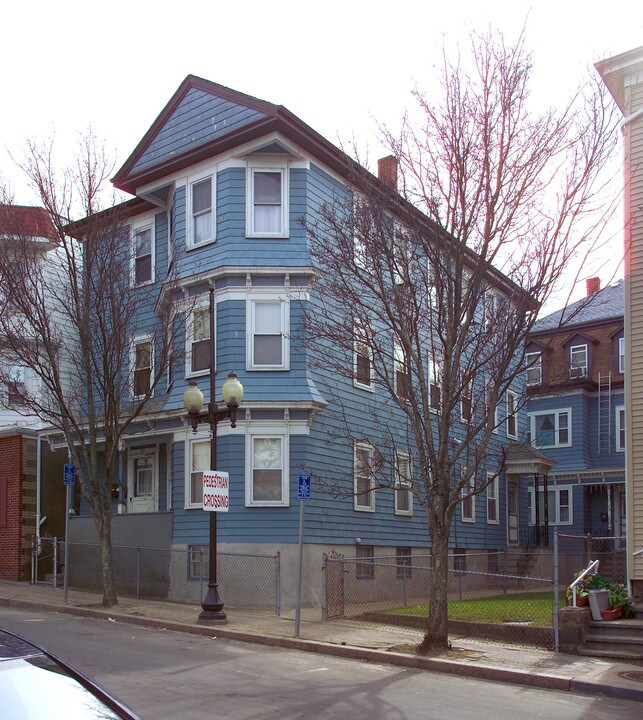 205-211 Columbia St in Fall River, MA - Building Photo