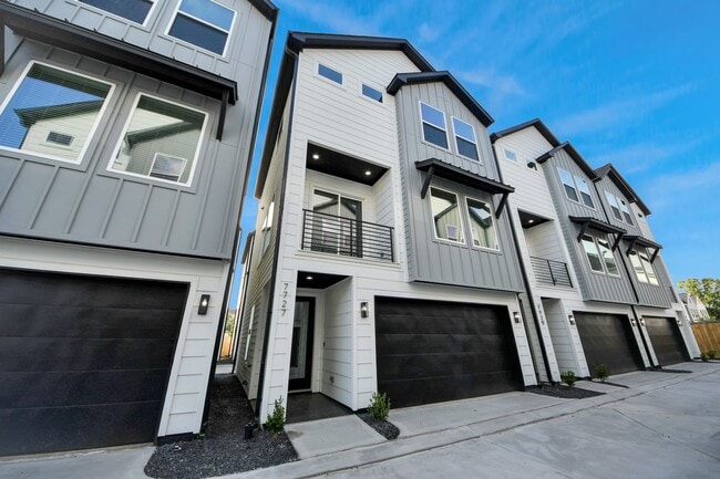7727 Hammerly Blvd in Houston, TX - Building Photo - Building Photo