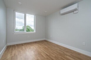 330 Harvard St, Unit 4 in Cambridge, MA - Building Photo