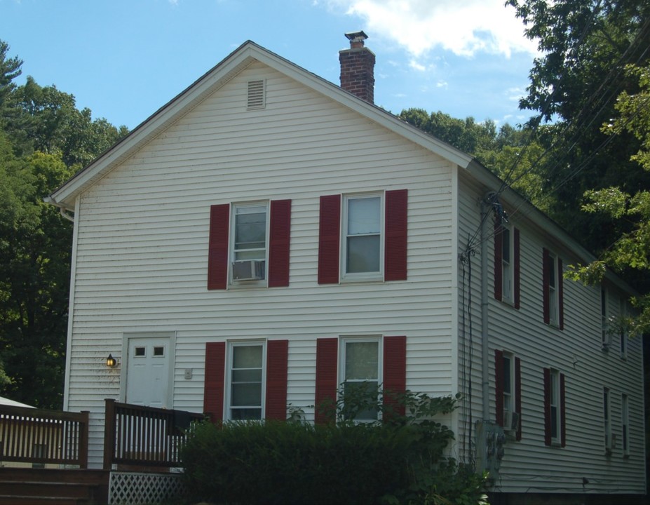 35 Ladd Ave in Florence, MA - Foto de edificio