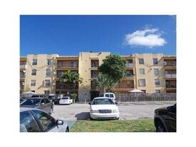5665 W 20th Ave in Hialeah, FL - Building Photo