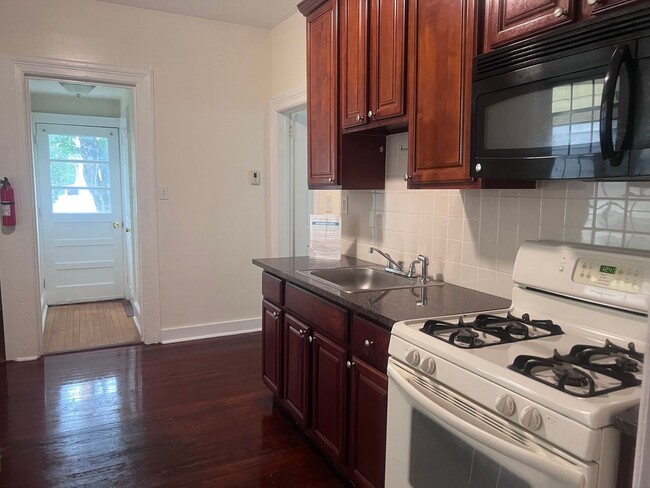327 Lockwood Ave in New Rochelle, NY - Building Photo - Building Photo