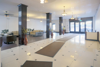 Huntington Apartments in Los Angeles, CA - Building Photo - Interior Photo