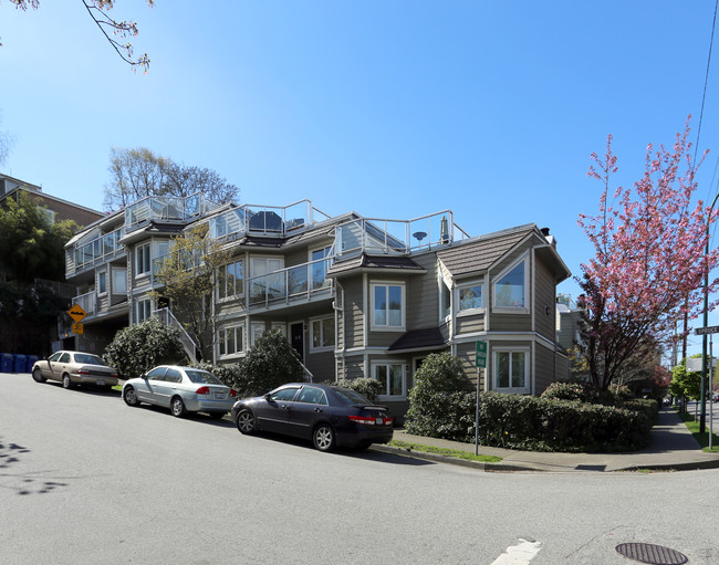 Fairview Place in Vancouver, BC - Building Photo - Primary Photo