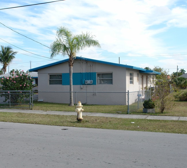 429-449 SW 11th Ave in Homestead, FL - Building Photo - Building Photo