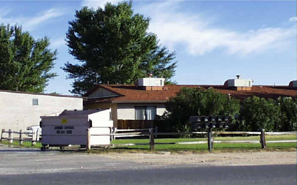 14934 Sequoia Ave in Hesperia, CA - Foto de edificio - Building Photo