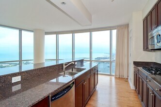 1211 S Prairie Ave in Chicago, IL - Building Photo - Building Photo