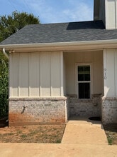910 N Bush Ave in Denison, TX - Building Photo - Building Photo