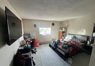 84 Beacon St, Unit 42A in Somerville, MA - Building Photo - Building Photo