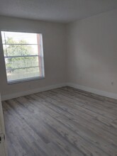 9405 W Flagler St, Unit D211 in Miami, FL - Building Photo - Building Photo