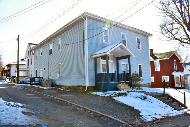 653 No Main St in Meadville, PA - Building Photo - Building Photo