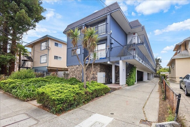 2228 Lincoln Ave in Alameda, CA - Building Photo - Building Photo