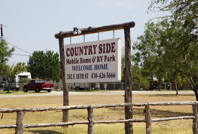 Countryside Mobile Home & RV Park in Hondo, TX - Building Photo - Building Photo