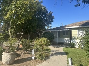 137 Las Flores Ave in Modesto, CA - Building Photo - Building Photo