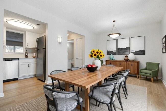 Lochwood in New Albany, IN - Foto de edificio - Building Photo