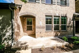 7220 Wyoming Springs Dr in Round Rock, TX - Building Photo - Building Photo