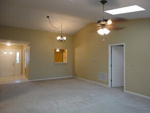 18954 Prairie Crossing Dr in Noblesville, IN - Building Photo - Building Photo