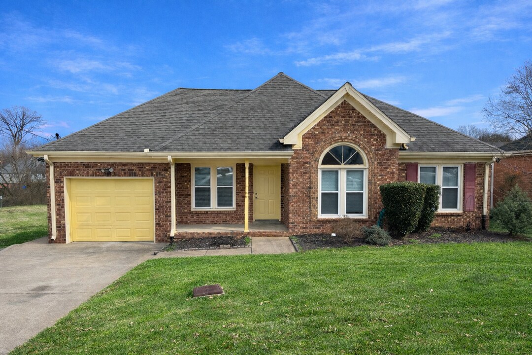 706 Kennington N in Nashville, TN - Building Photo