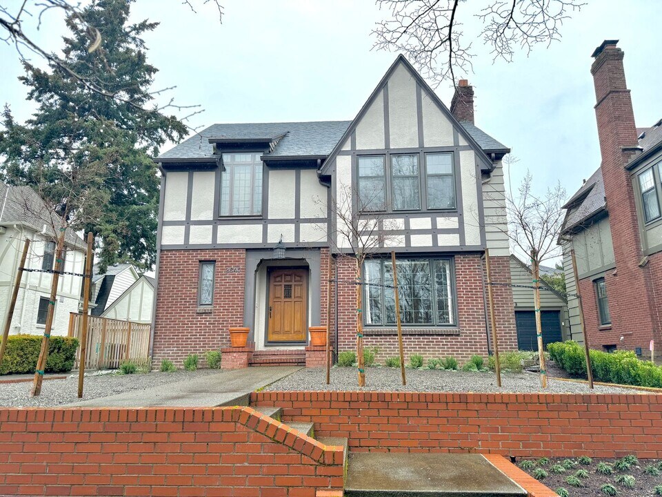 2645 NE Alameda St in Portland, OR - Building Photo