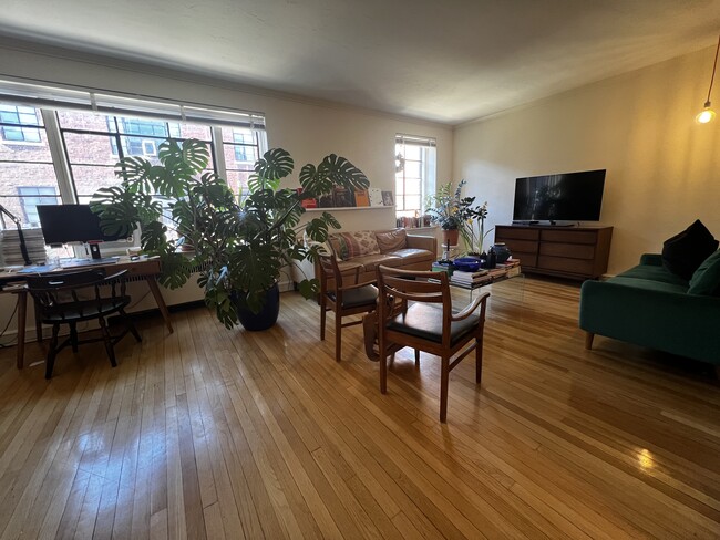 111 Longwood Ave, Unit 1 in Brookline, MA - Building Photo - Building Photo