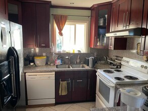 166 Waverly Street, Unit Northeast Room in Sunnyvale, CA - Foto de edificio - Building Photo