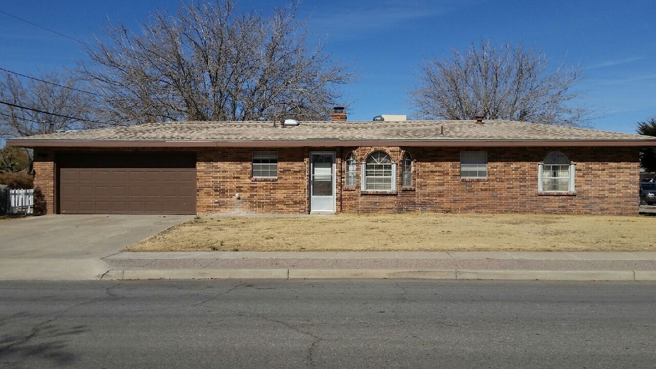 2801 Topley Ave in Las Cruces, NM - Building Photo