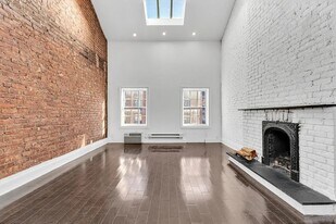 404 W 22nd St in New York, NY - Building Photo