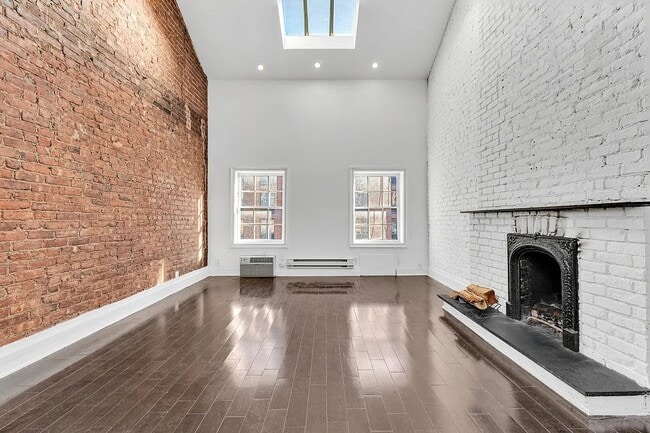 404 W 22nd St