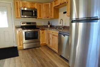 248 Zappa Pl, Unit C in Anchorage, AK - Foto de edificio - Building Photo