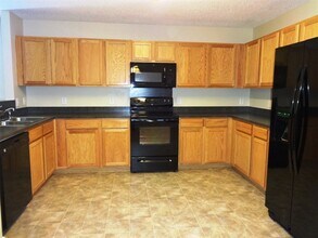 336 Briarbend Rd in Goose Creek, SC - Building Photo - Building Photo