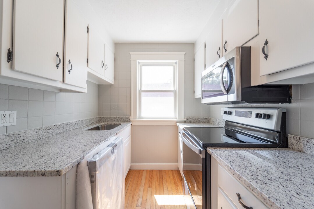 377 Shrewsbury St in Worcester, MA - Foto de edificio