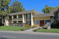 Building Photo - River Blu Apartamentos in Sacramento, California
