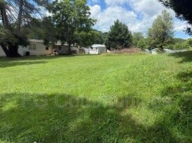 110 Heiress Dr in Candler, NC - Building Photo