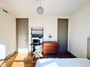 Furnished room/NOT APARTMENT in Brooklyn, NY - Foto de edificio - Building Photo
