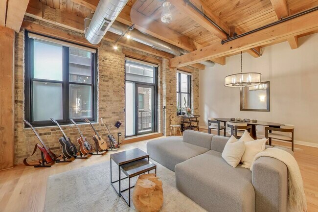 154 W Hubbard St in Chicago, IL - Building Photo - Building Photo