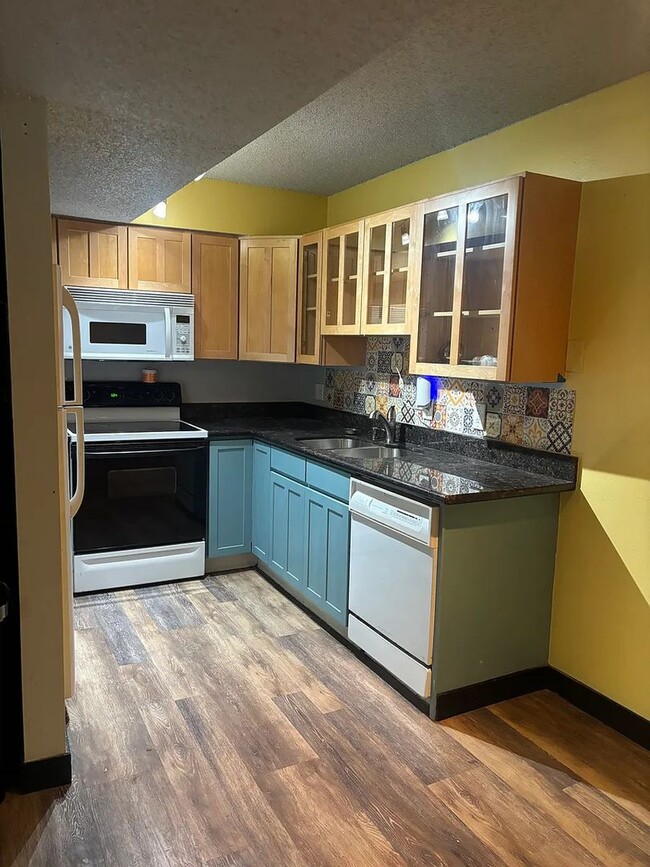 5300 E Cherry Creek S Dr in Denver, CO - Building Photo - Building Photo