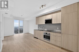 2088 James St in Burlington, ON - Building Photo - Building Photo