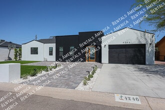 4246 E Mulberry Dr in Phoenix, AZ - Building Photo - Building Photo