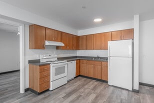 Powellhurst Place in Portland, OR - Building Photo