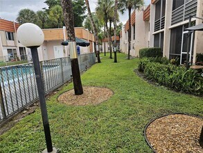 7610 Stirling Rd in Hollywood, FL - Building Photo - Building Photo